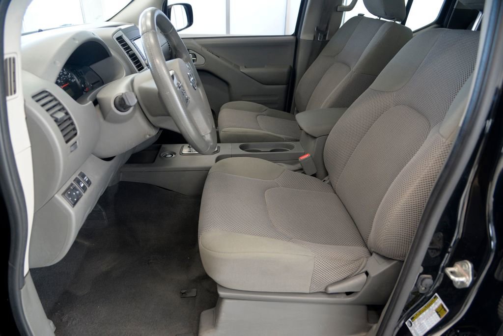 Used 2020 Nissan Frontier SV w/ Midnight Edition Floor Mats image 15