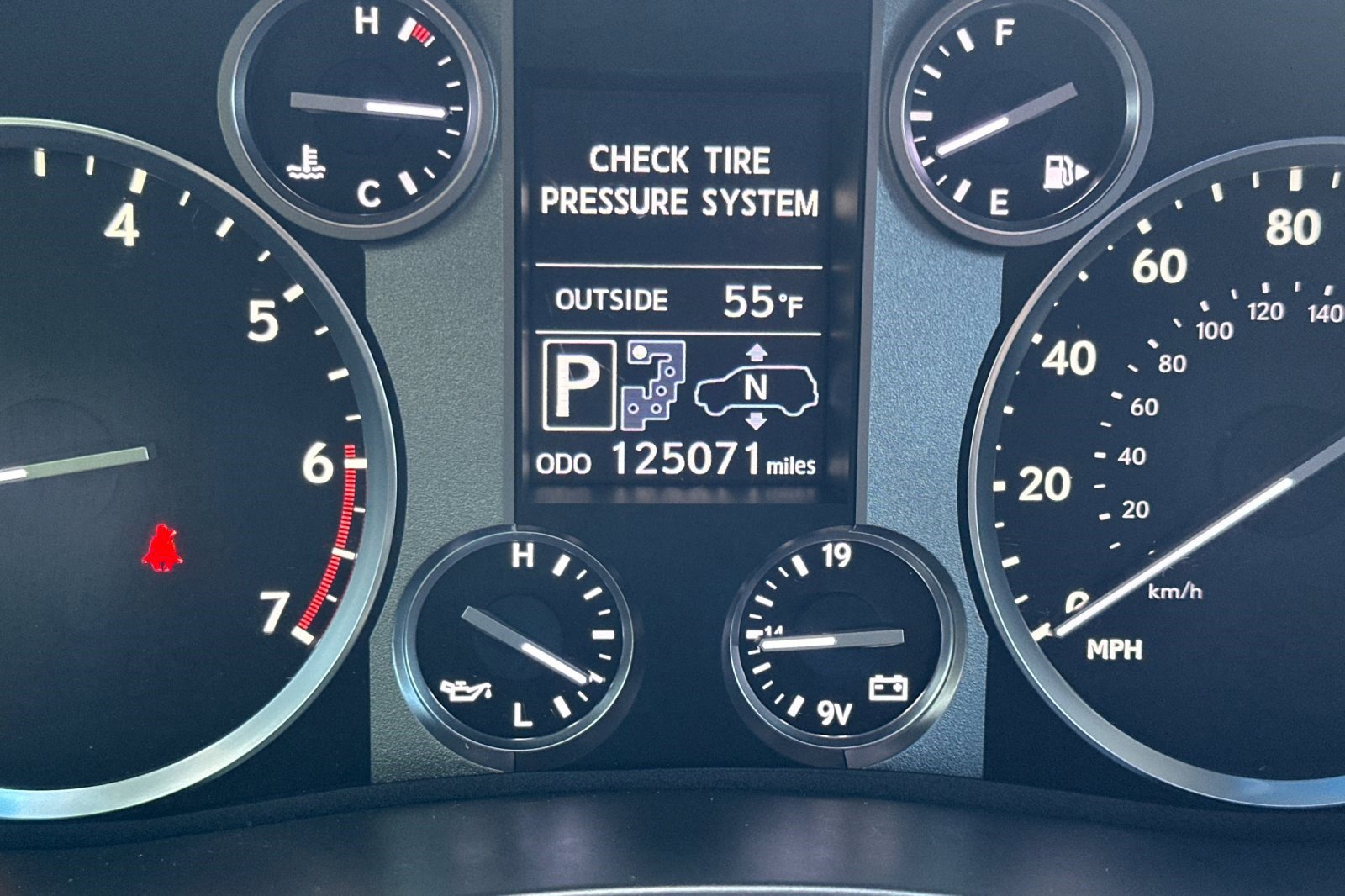 Used 2015 Lexus LX 570 4WD w/ Luxury Package image 37