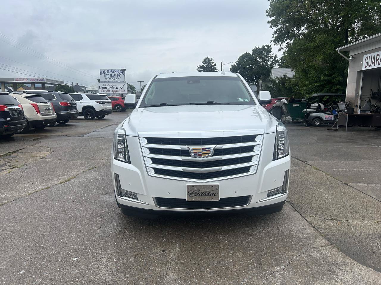 Used 2016 Cadillac Escalade Luxury AWD/4WD image 2