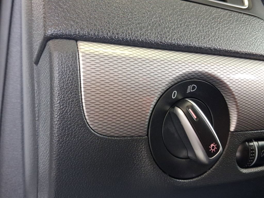 Used 2017 Volkswagen Jetta SE FWD image 26