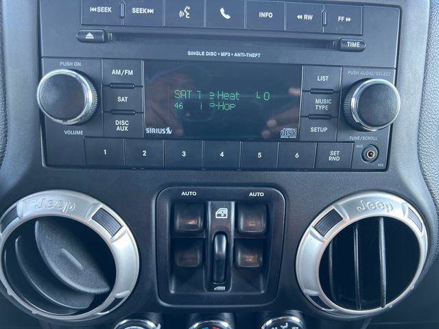 Used 2017 Jeep Wrangler Unlimited Sahara w/ Connectivity Group image 19