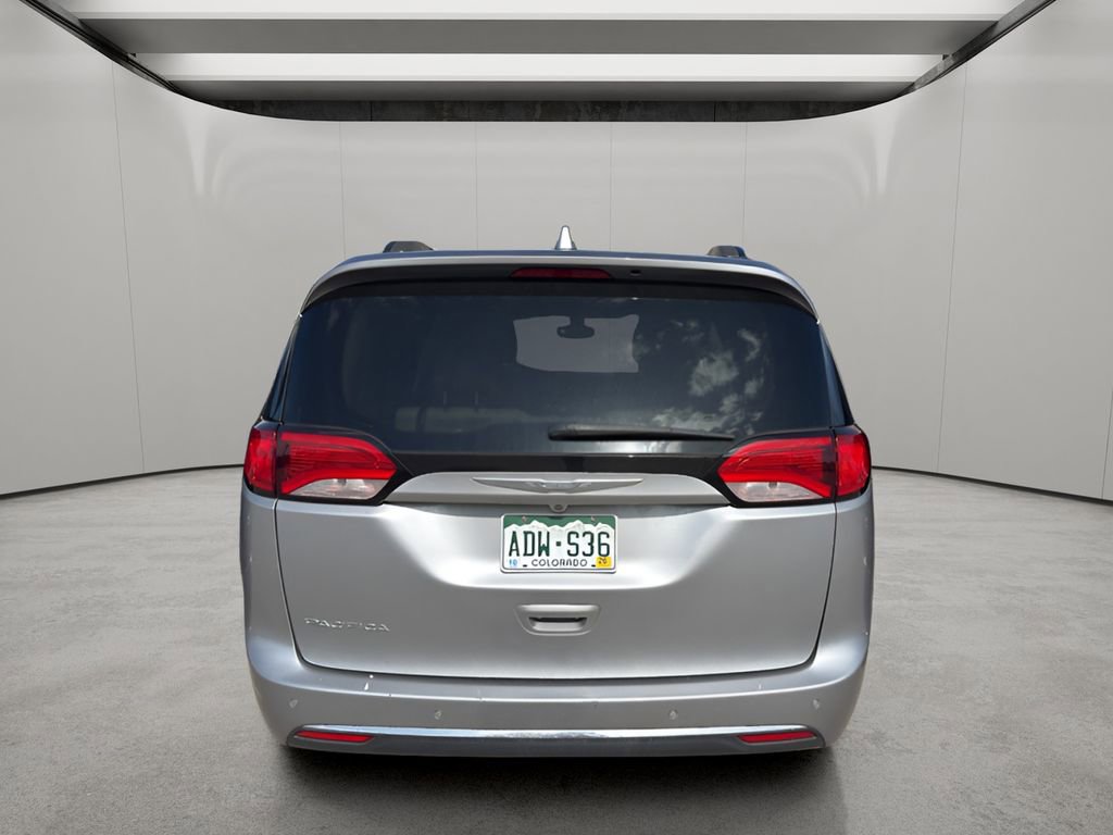 Used 2017 Chrysler Pacifica Touring-L w/ Tire & Wheel Group FWD image 3