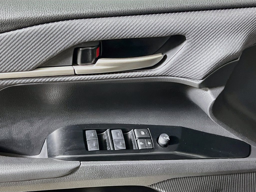Used 2025 Toyota Camry SE FWD image 14