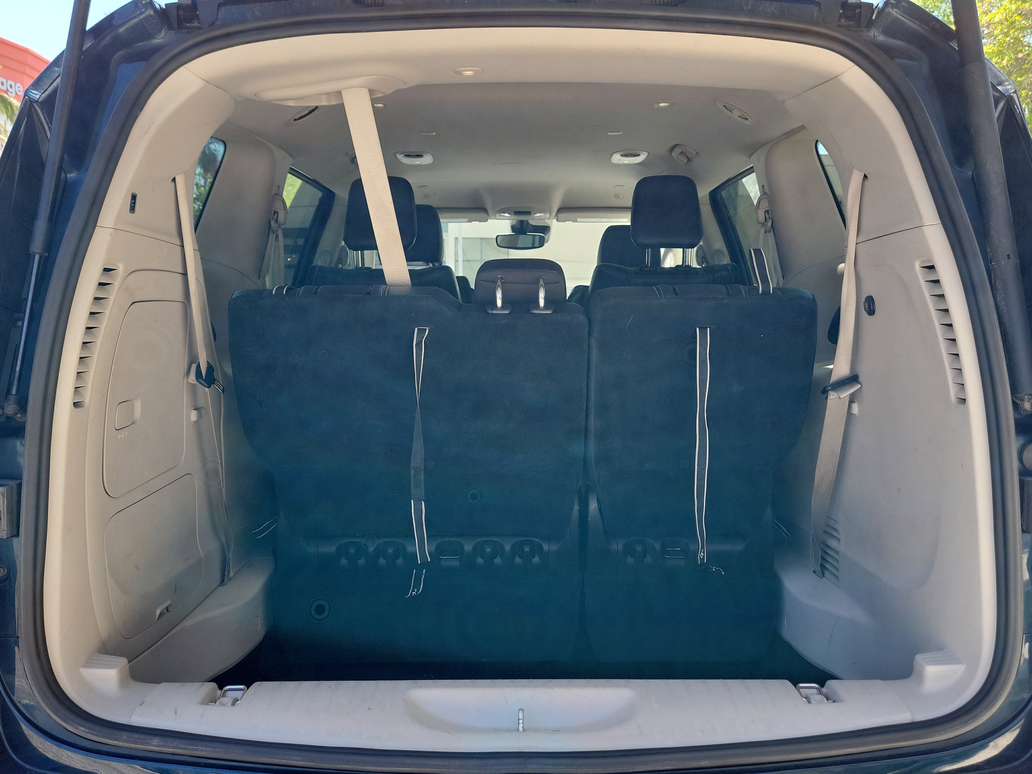 Used 2023 Chrysler Pacifica Touring-L image 9