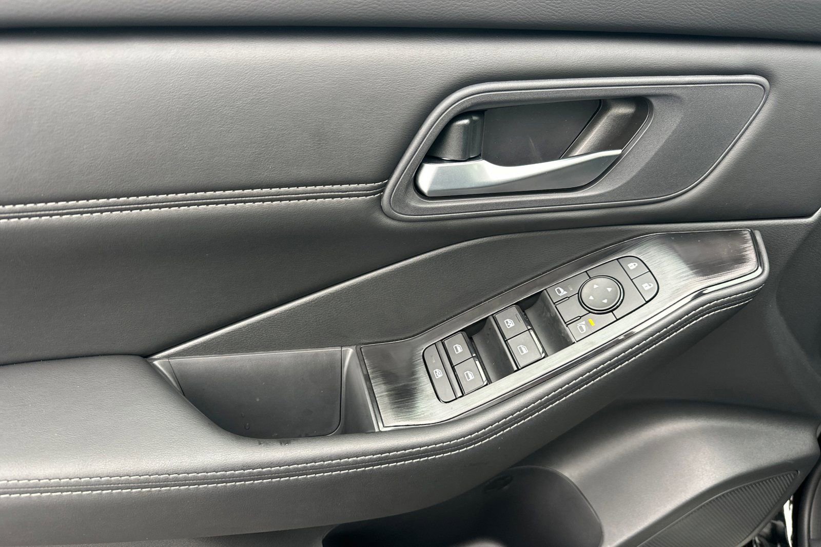 New 2026 Nissan Rogue SV image 12