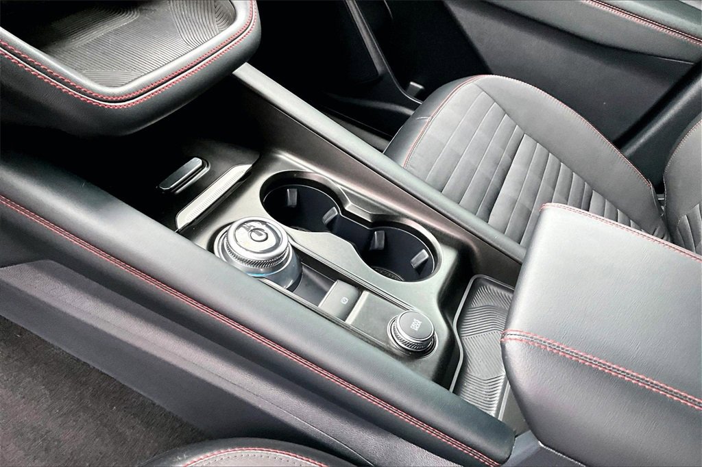 Used 2025 Ford Explorer ST-Line w/ ST-Line Street Pack image 16