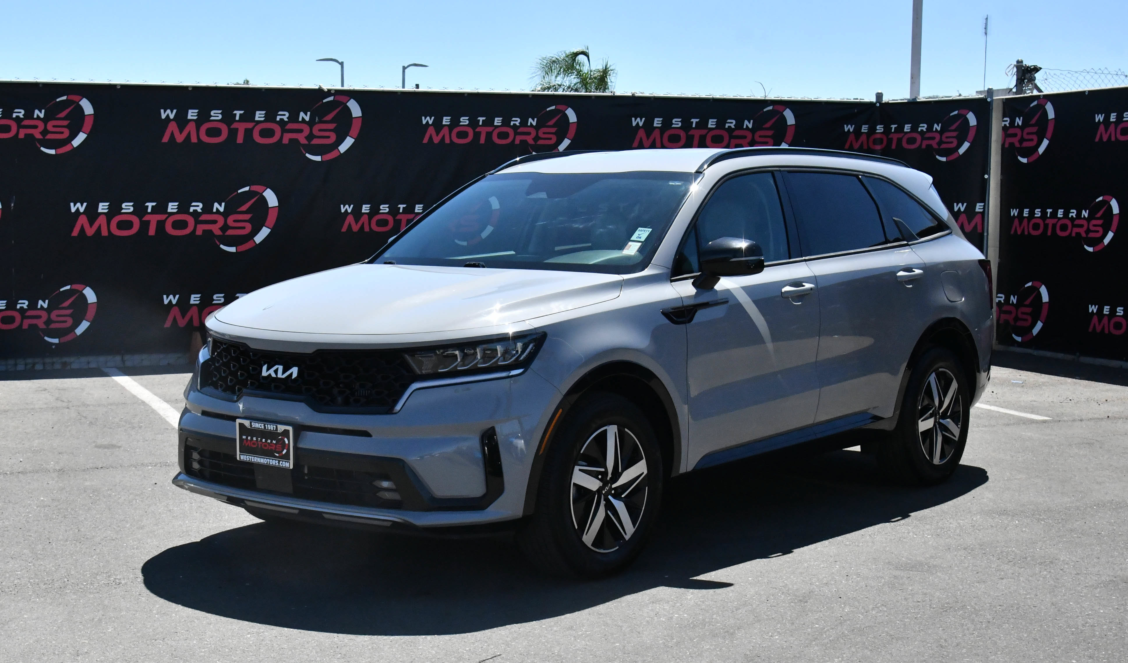 Used 2023 Kia Sorento EX FWD image 3