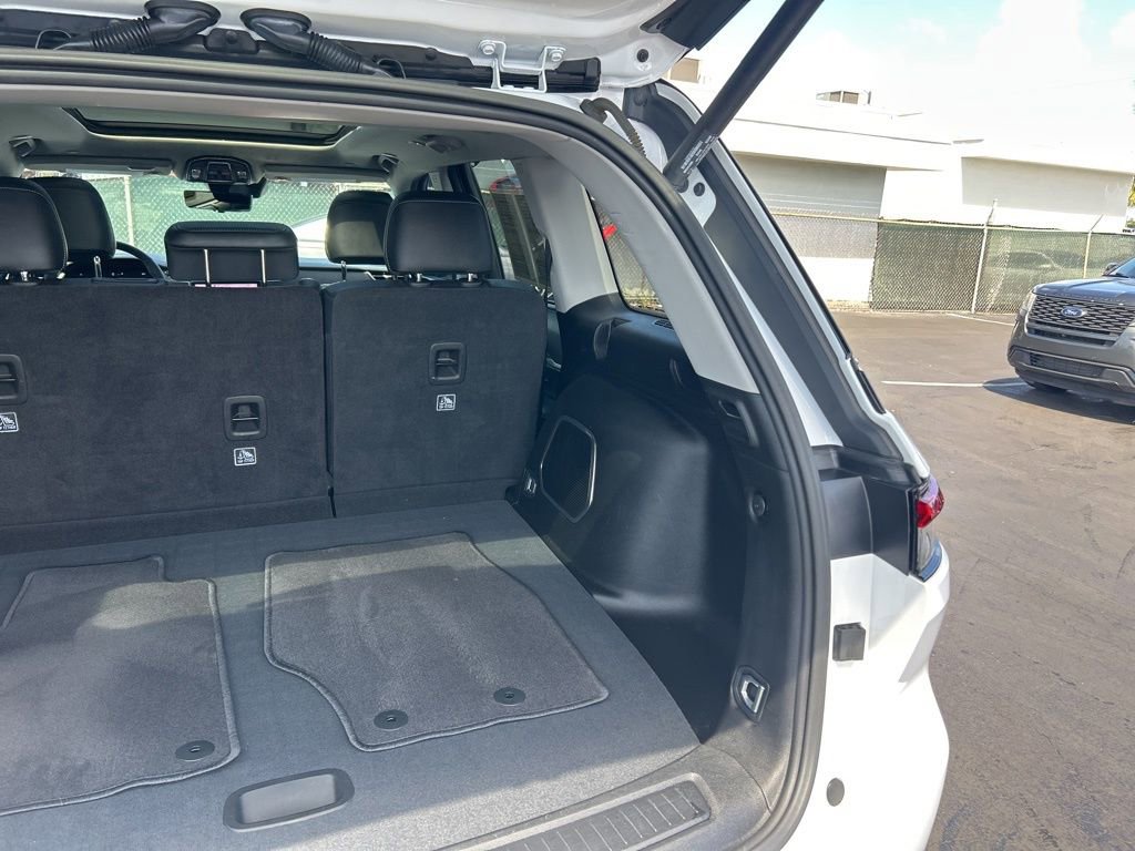 Certified 2023 Jeep Grand Cherokee Limited w/ Luxury Tech Group II image 32