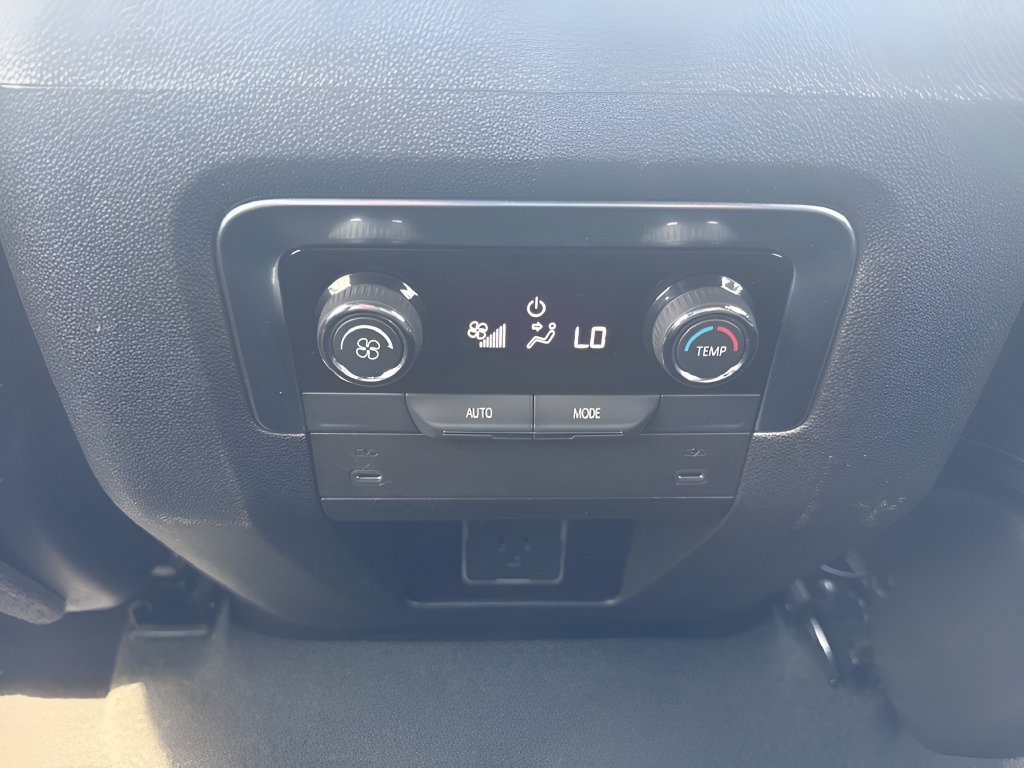 Used 2025 Chevrolet Tahoe LT AWD/4WD image 13