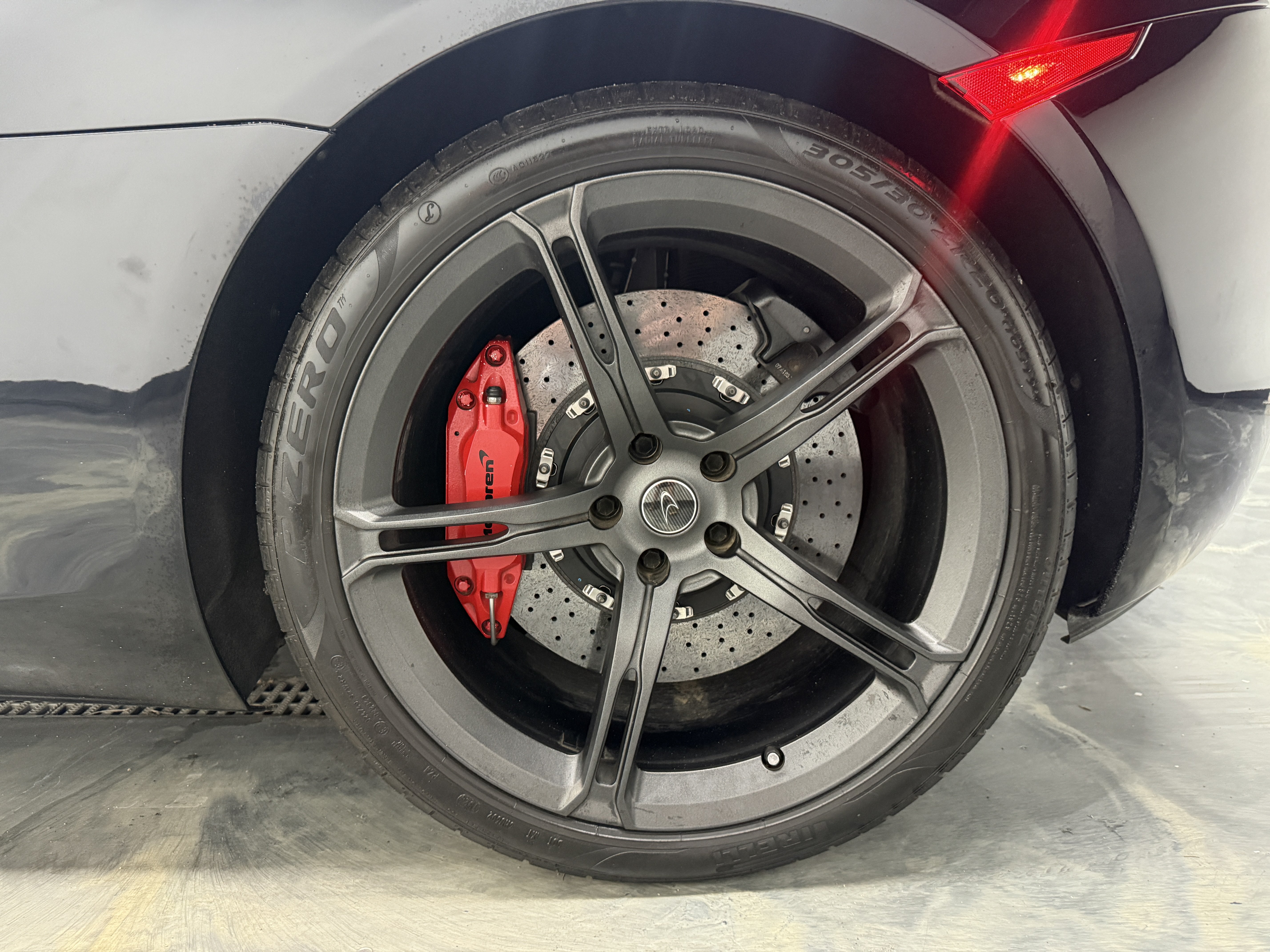 Used 2016 McLaren 650S Spider RWD image 52
