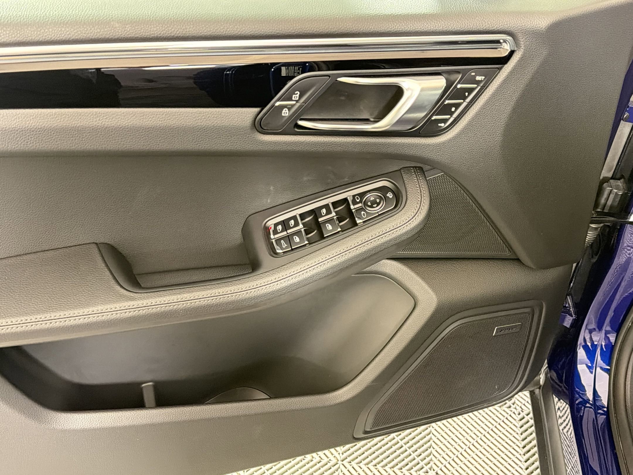 Used 2025 Porsche Macan image 15