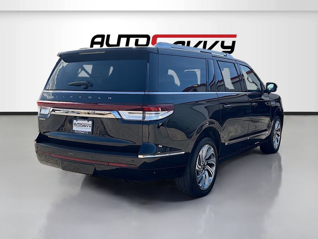 Used 2023 Lincoln Navigator L Reserve image 7