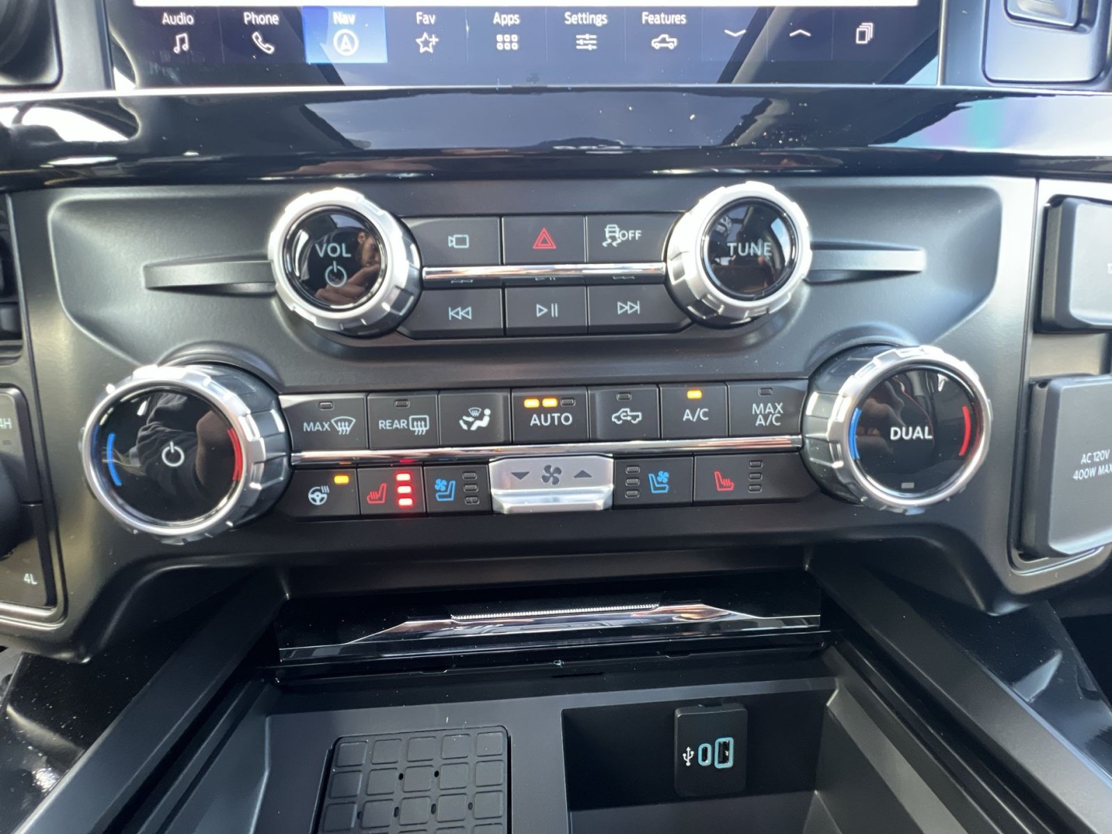 New 2026 Ford F250 Lariat w/ Black Appearance Package AWD/4WD image 38