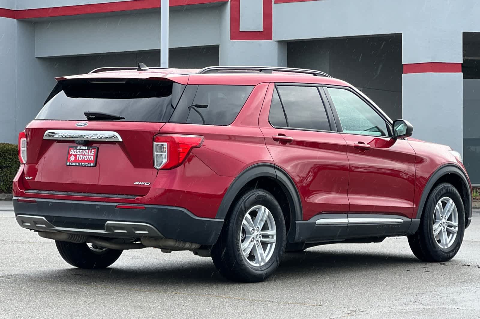 Used 2021 Ford Explorer XLT w/ Equipment Group 202A AWD/4WD image 2