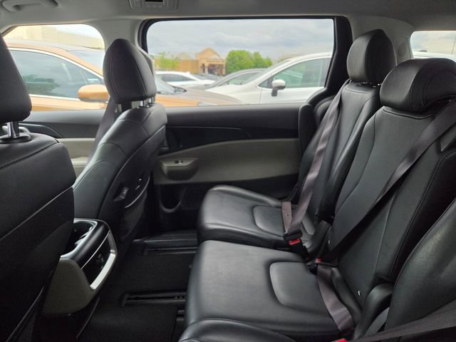 Used 2025 Kia Carnival FWD image 8