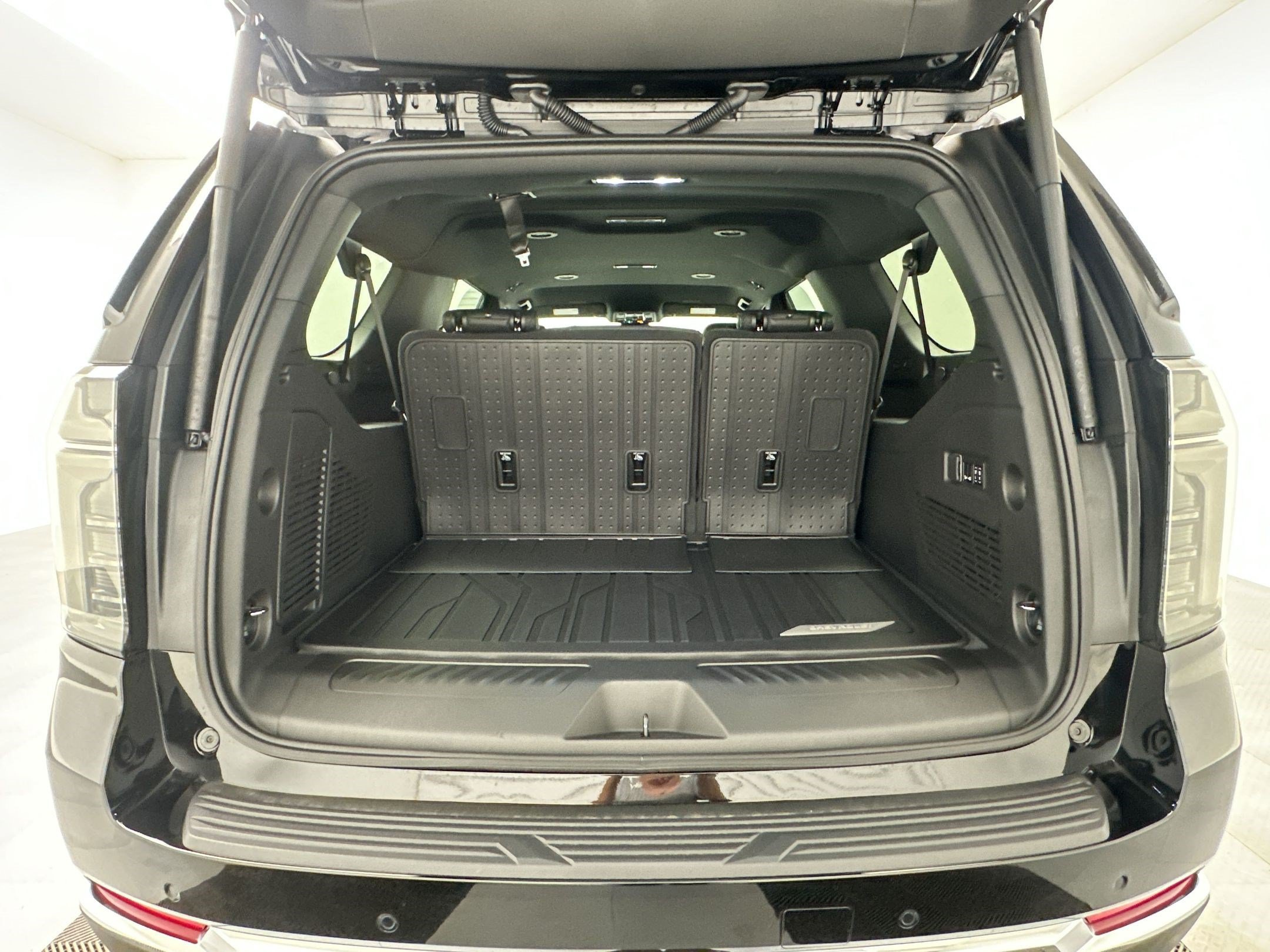 New 2026 Chevrolet Suburban LT w/ Comfort Package AWD/4WD image 23