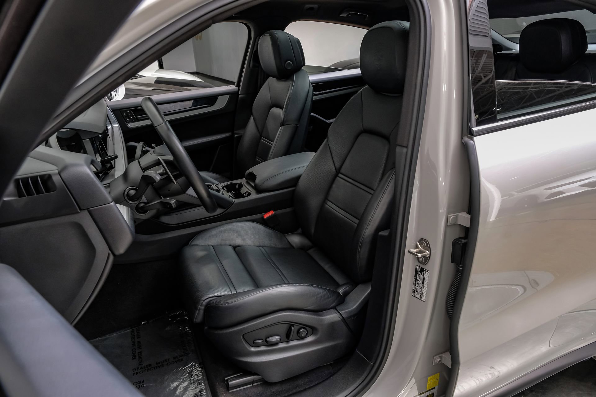 Used 2024 Porsche Cayenne Coupe image 34