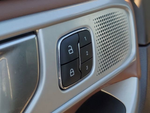 Used 2022 Ford Explorer King Ranch w/ Technology Package image 9