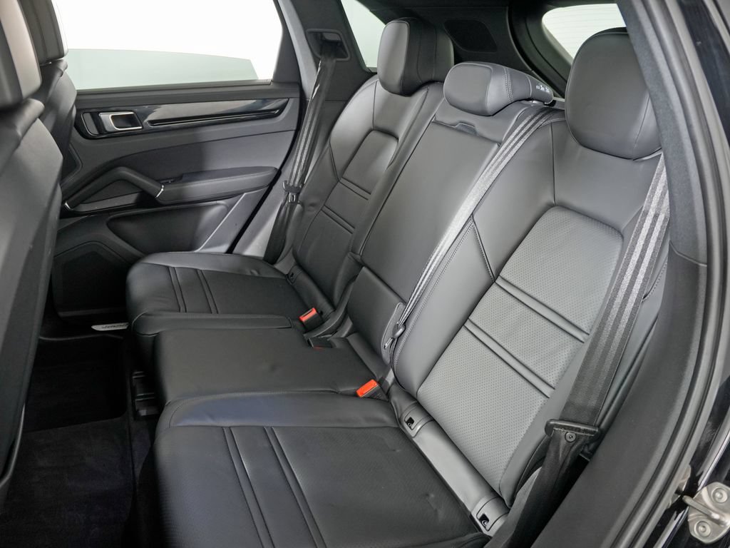 Certified 2023 Porsche Cayenne AWD/4WD image 39