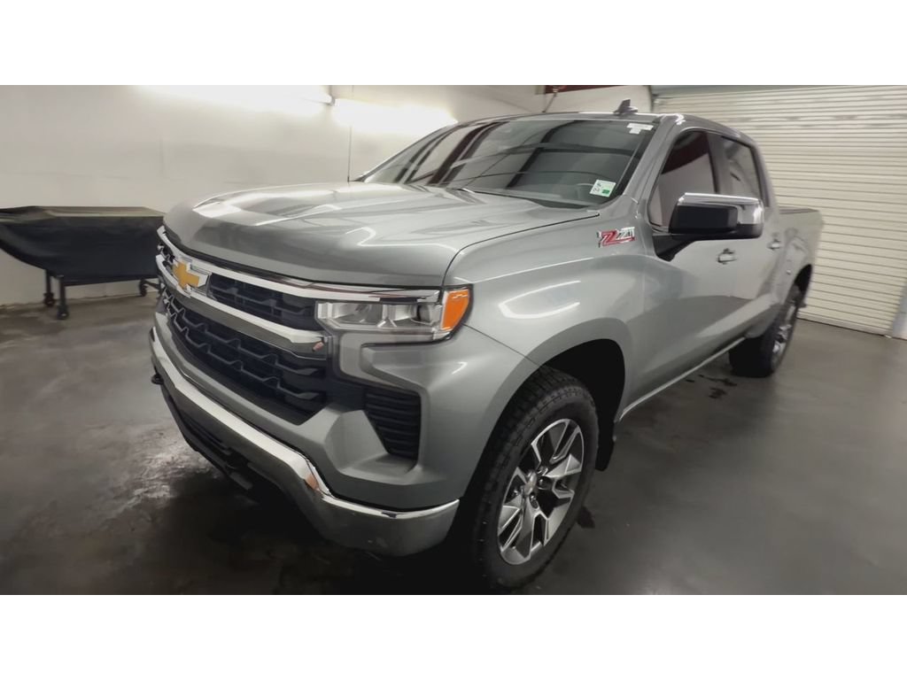 Used 2024 Chevrolet Silverado 1500 LT w/ Z71 Off-Road Package AWD/4WD image 4