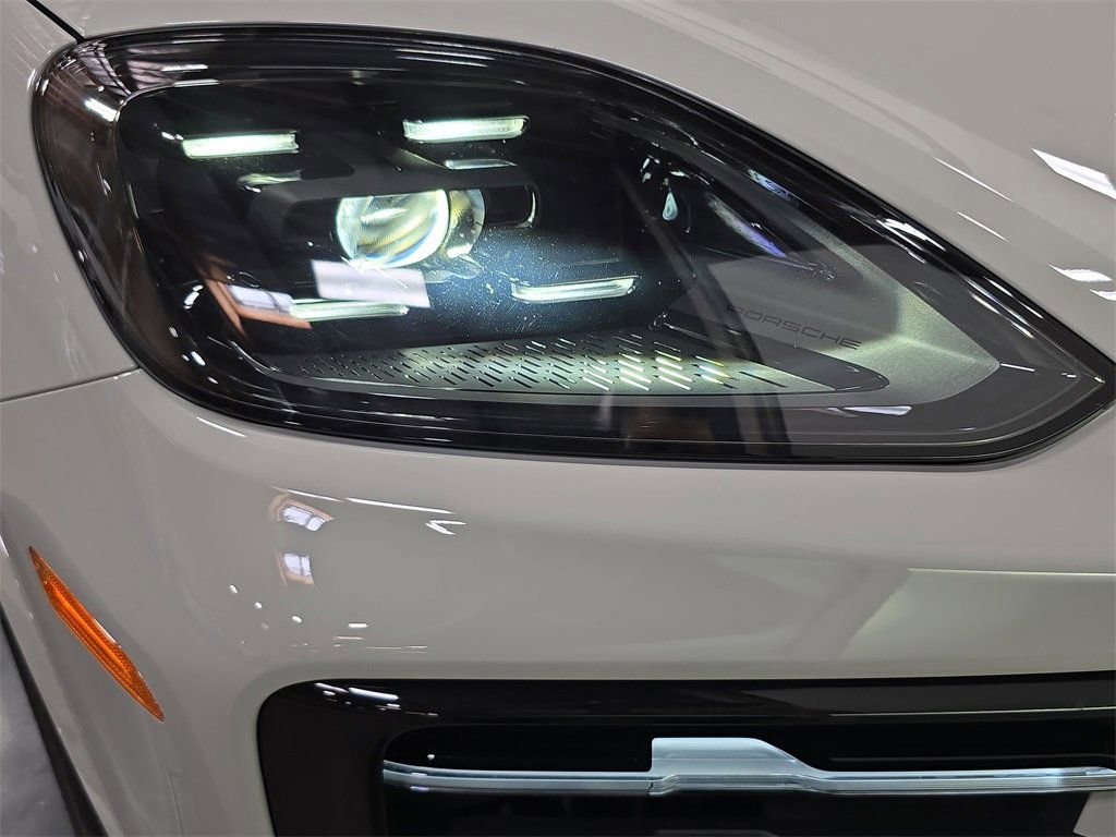 Certified 2025 Porsche Cayenne image 12