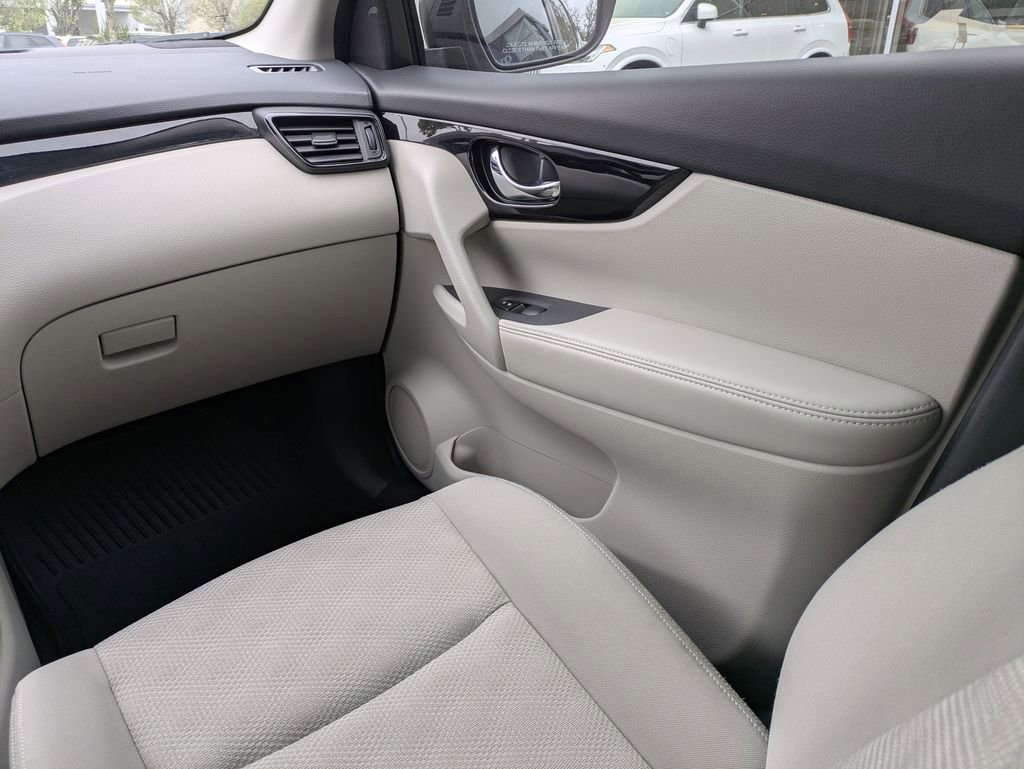 Used 2019 Nissan Rogue Sport SV image 18