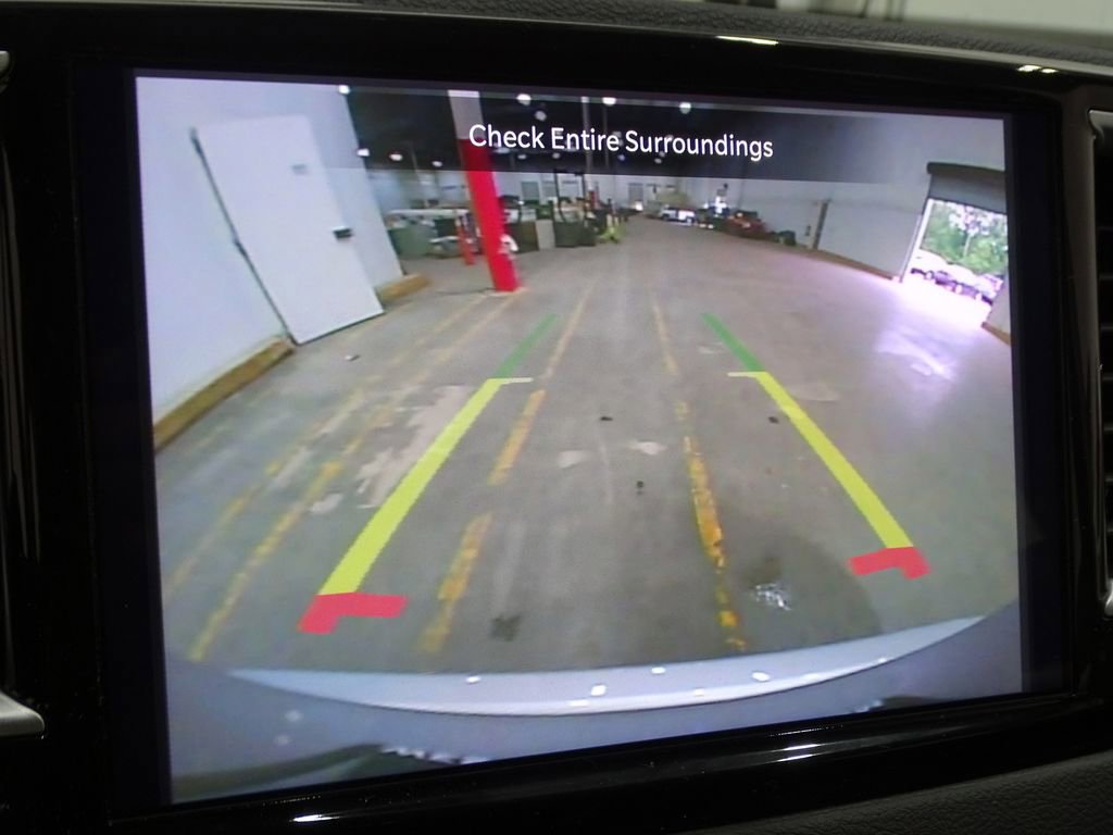 Used 2024 Chrysler Pacifica Touring-L image 37