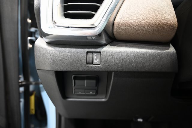 Used 2025 GMC Canyon Denali image 28