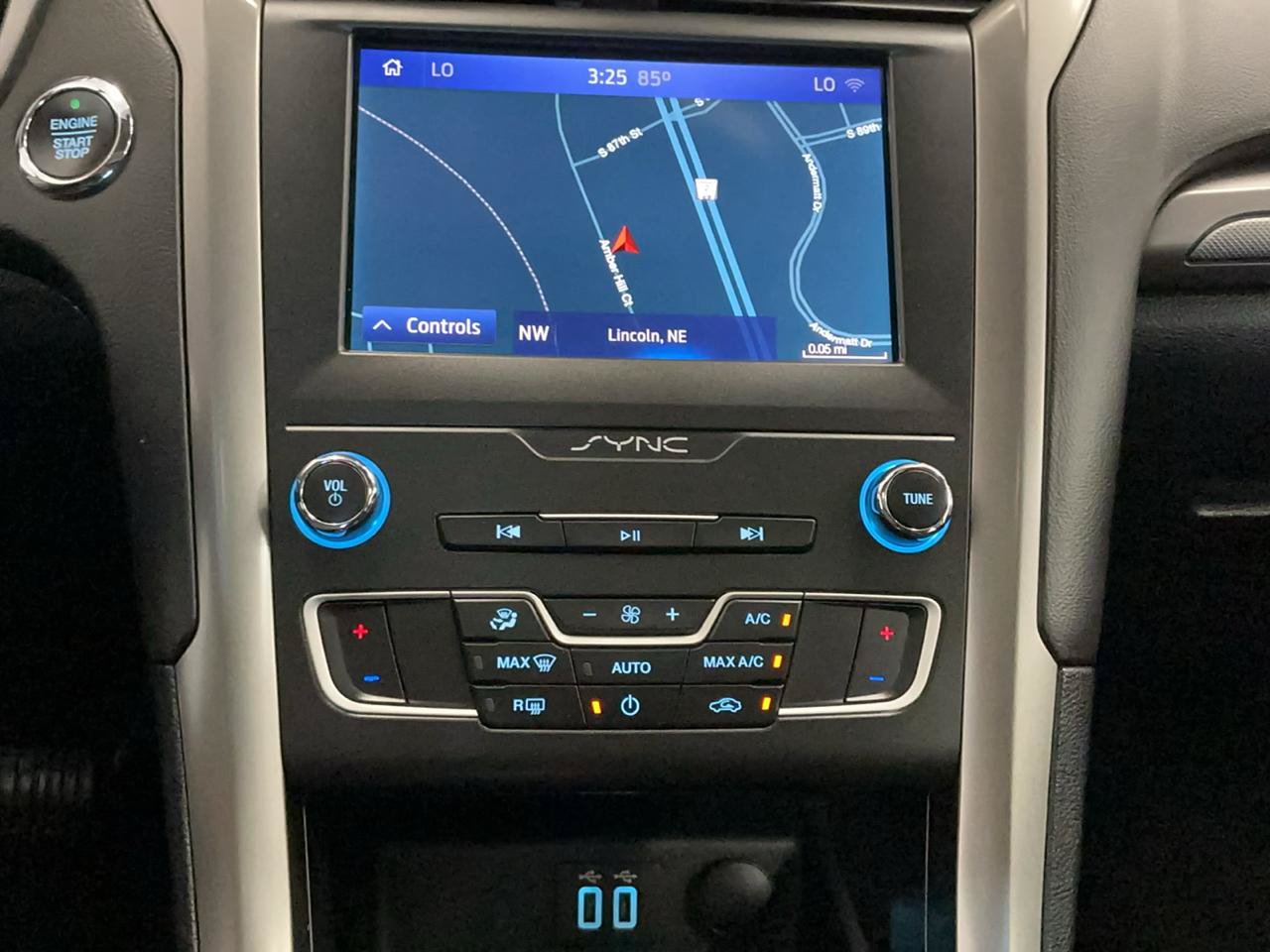 Used 2020 Ford Fusion SE FWD image 20