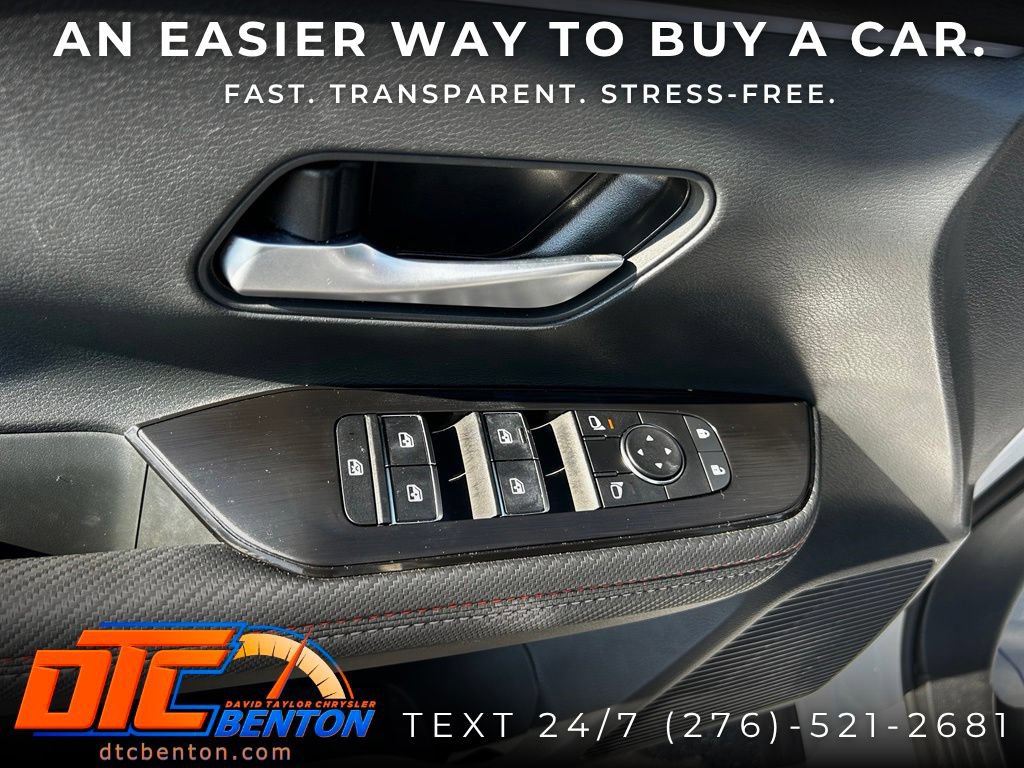 Used 2025 Nissan Kicks SR FWD image 12