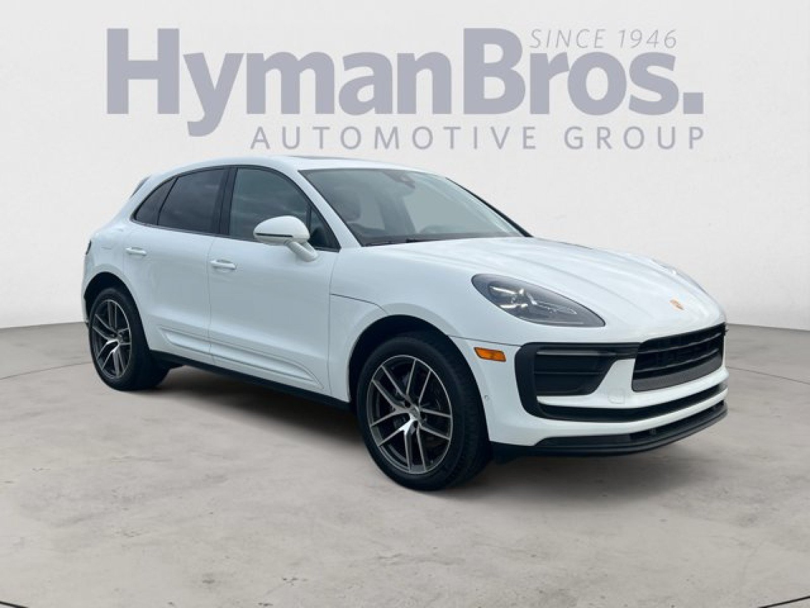 Used 2022 Porsche Macan AWD/4WD image 1