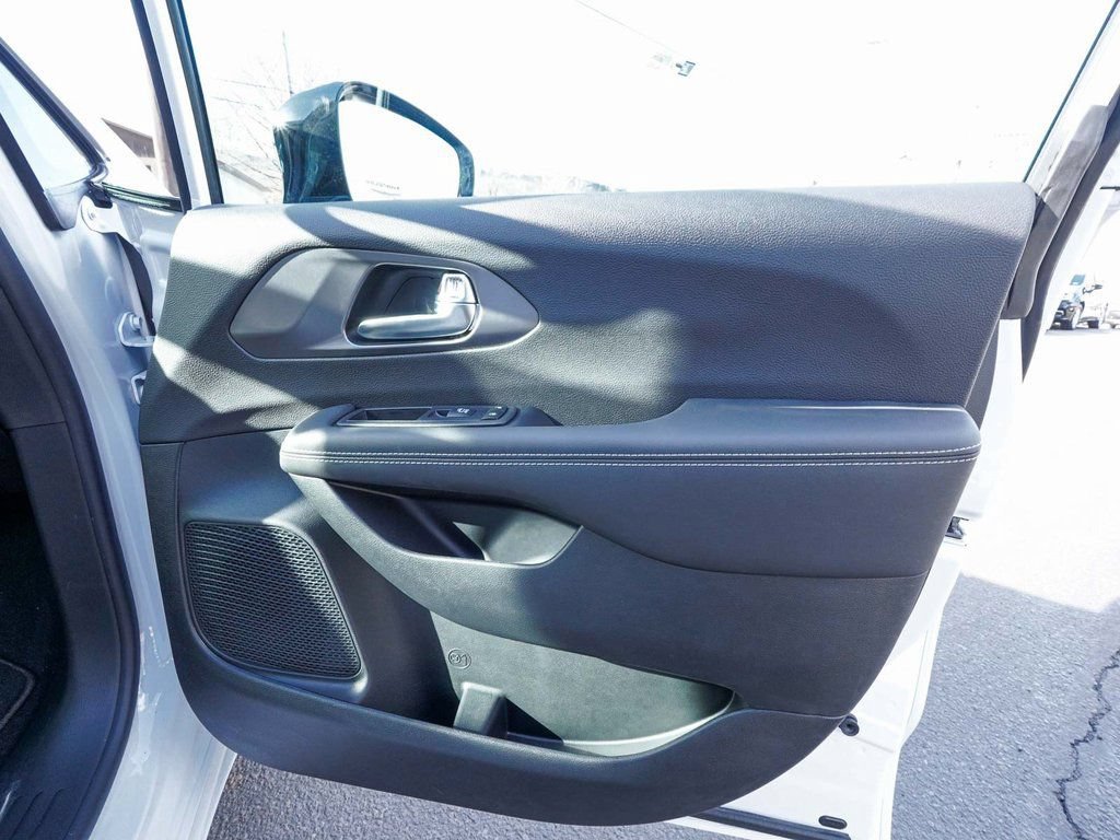 New 2026 Chrysler Pacifica Select FWD image 12
