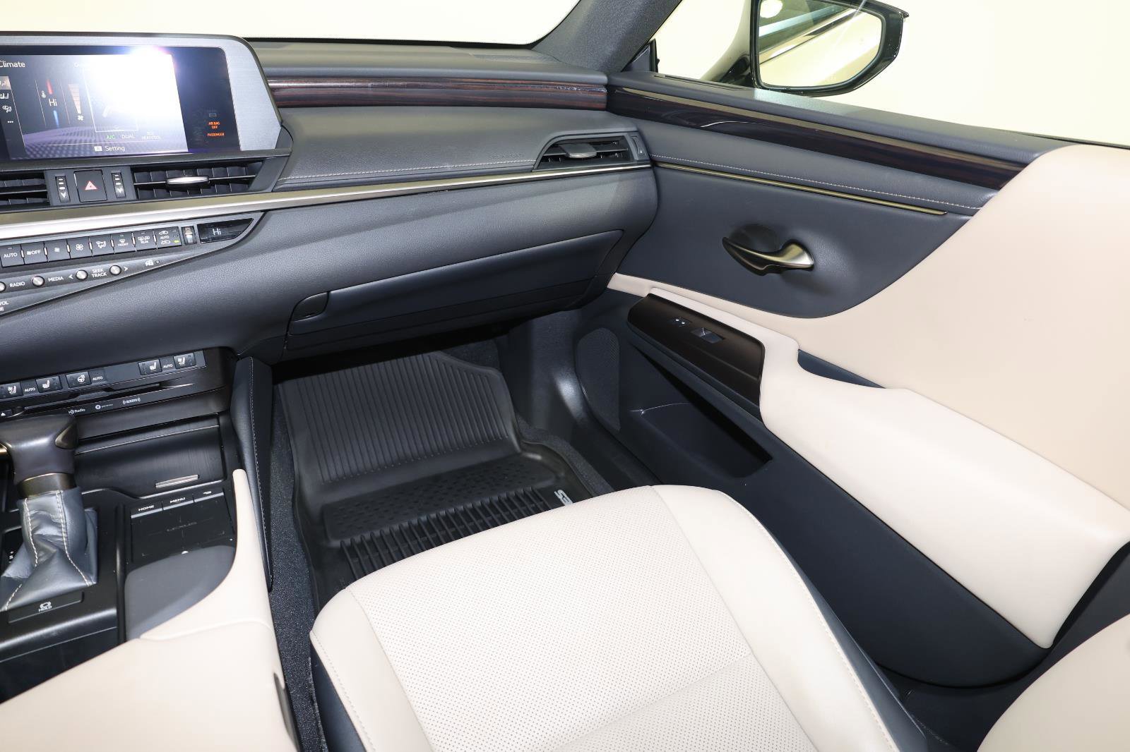 Used 2019 Lexus ES 350 w/ Premium Package image 11