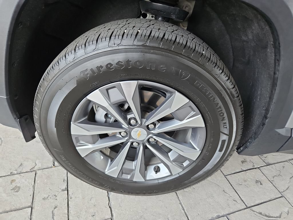 Used 2026 Chevrolet Equinox LT FWD image 32
