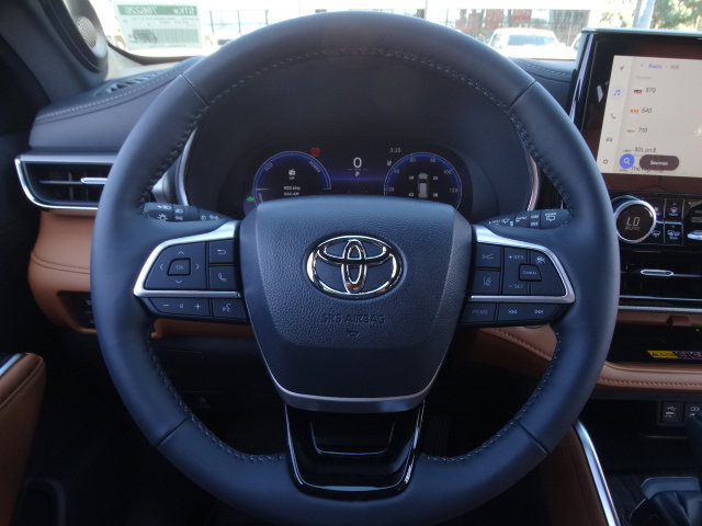 New 2026 Toyota Highlander Platinum image 16