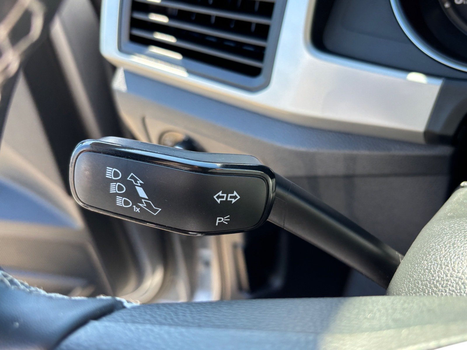 Used 2021 Volkswagen Atlas SE FWD image 24