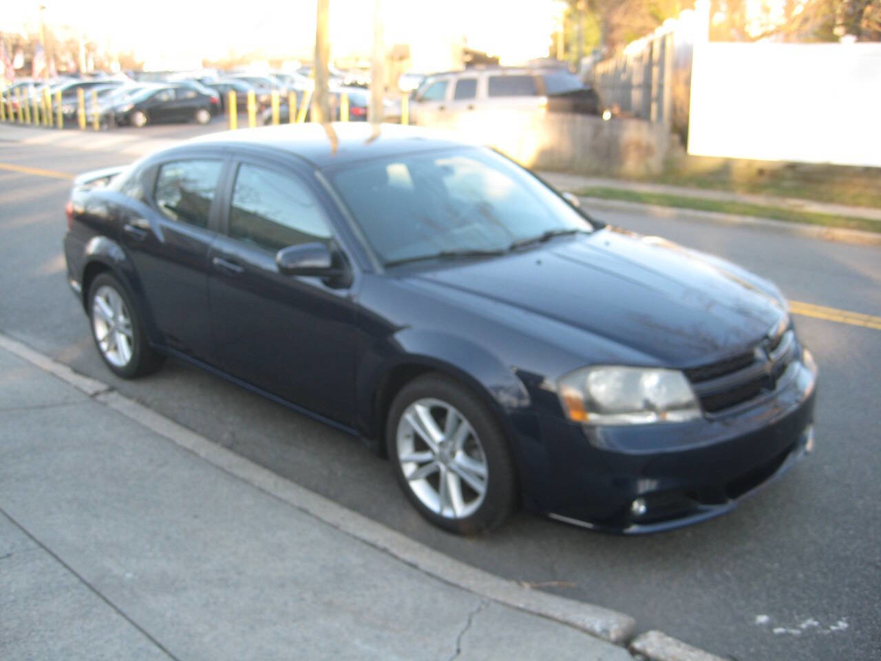 Used 2014 Dodge Avenger SXT w/ Rallye Appearance Group FWD image 3