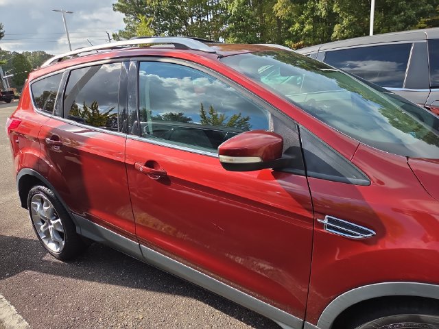 Used 2014 Ford Escape Titanium w/ Equipment Group 401A FWD image 2