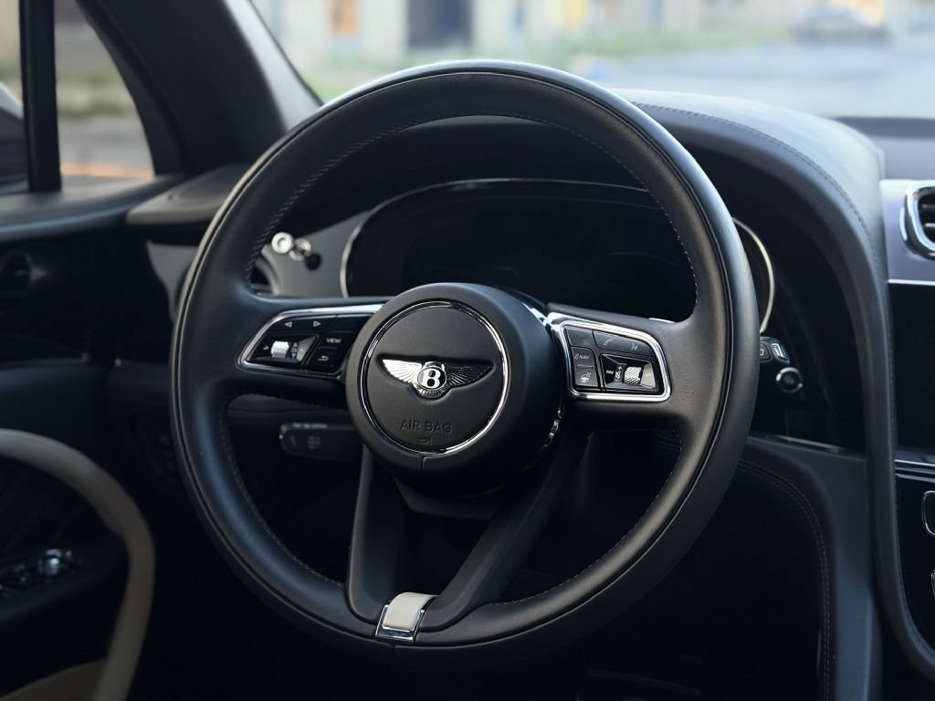 Used 2021 Bentley Bentayga Speed AWD/4WD image 32