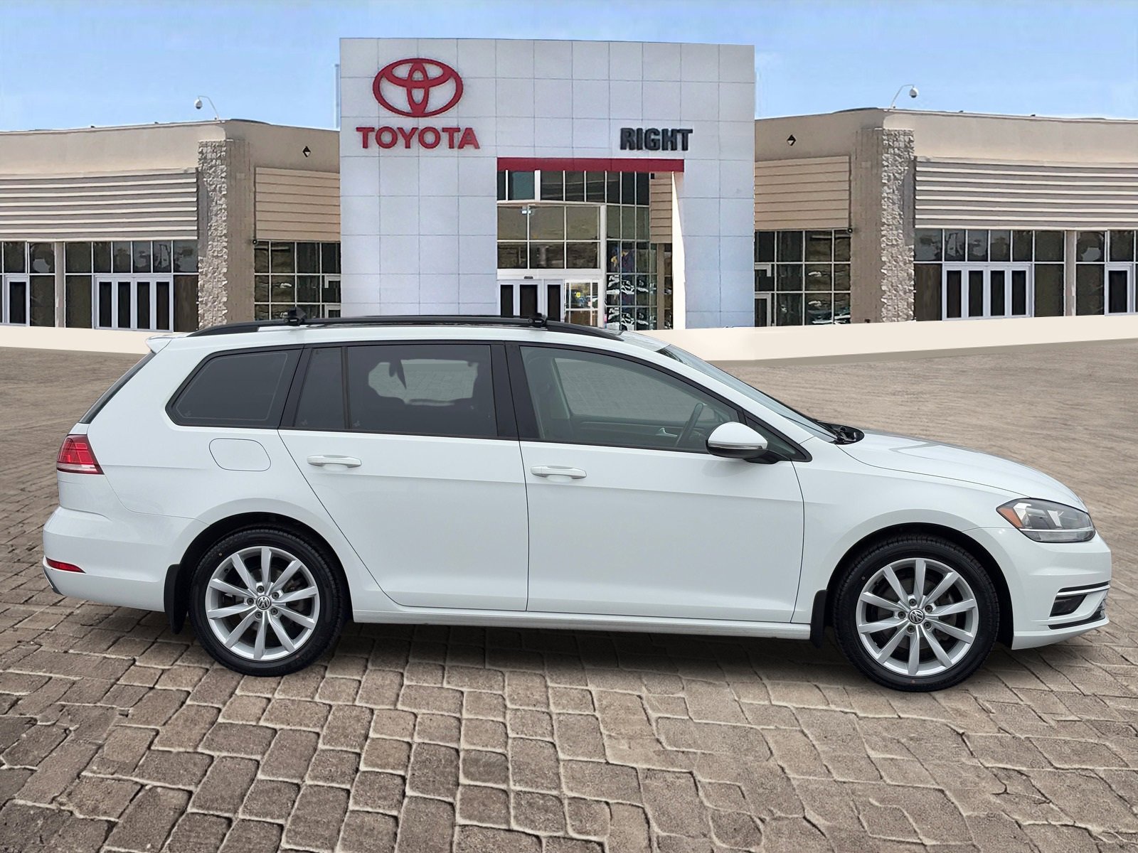 Used 2019 Volkswagen Golf S image 8