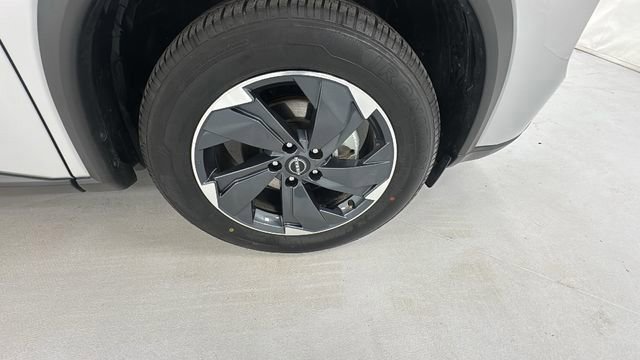Certified 2025 Nissan Rogue SV image 9