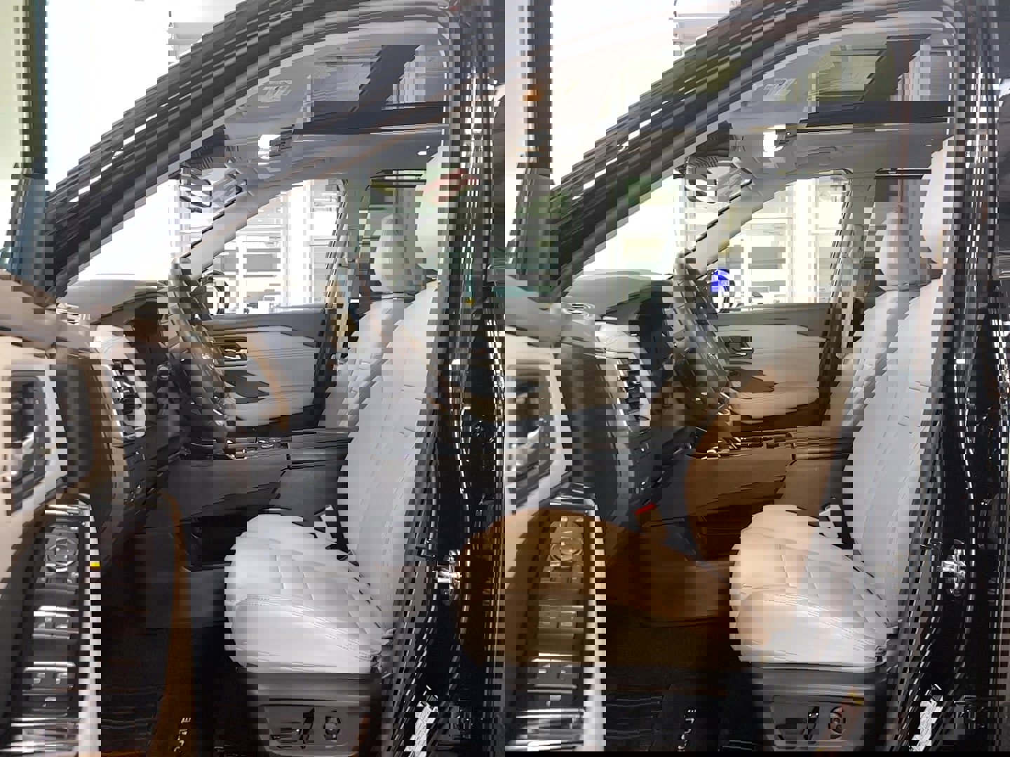 Used 2024 Nissan Rogue SL w/ SL Premium Package image 6