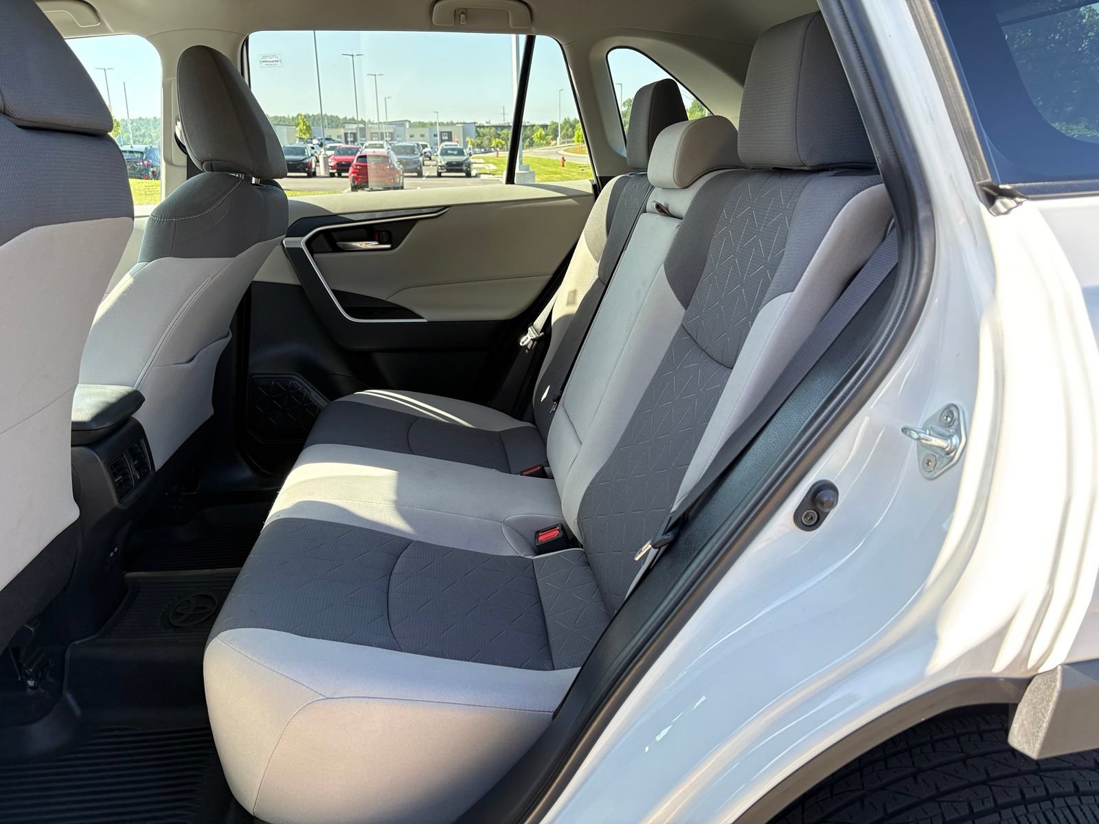Used 2022 Toyota RAV4 XLE FWD image 31