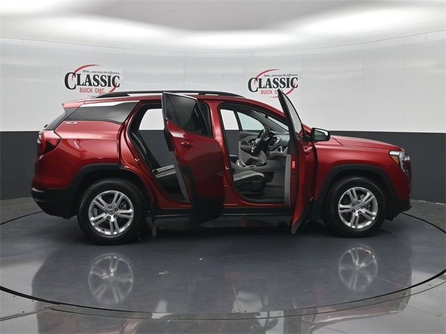 Used 2023 GMC Terrain SLE w/ Driver Convenience Package image 32