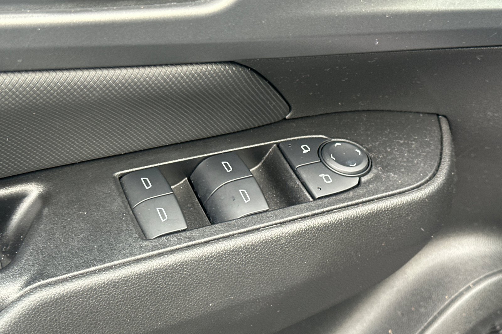 Used 2025 Chevrolet Equinox EV LT FWD image 12