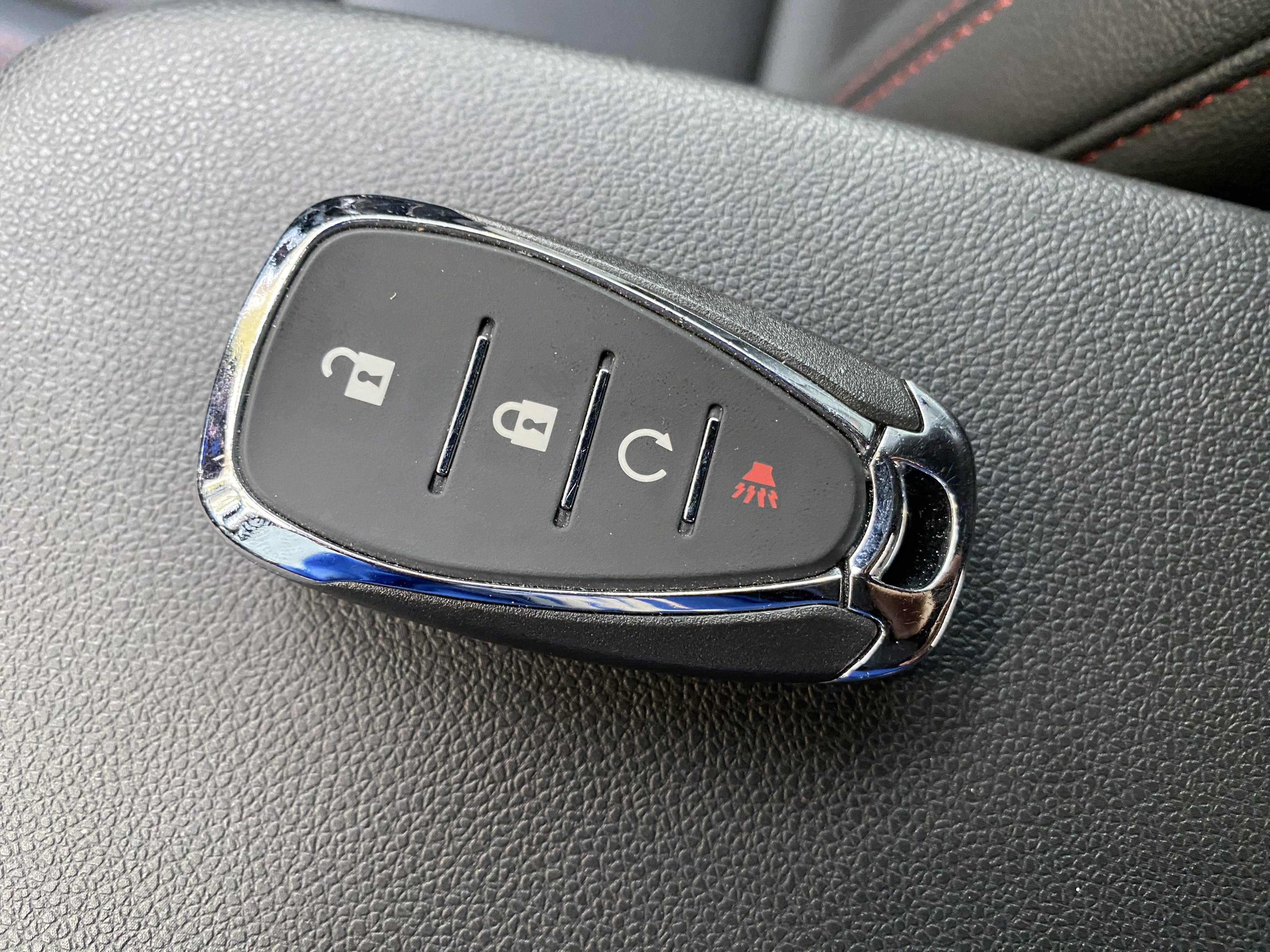 Used 2025 Chevrolet Trax RS image 36