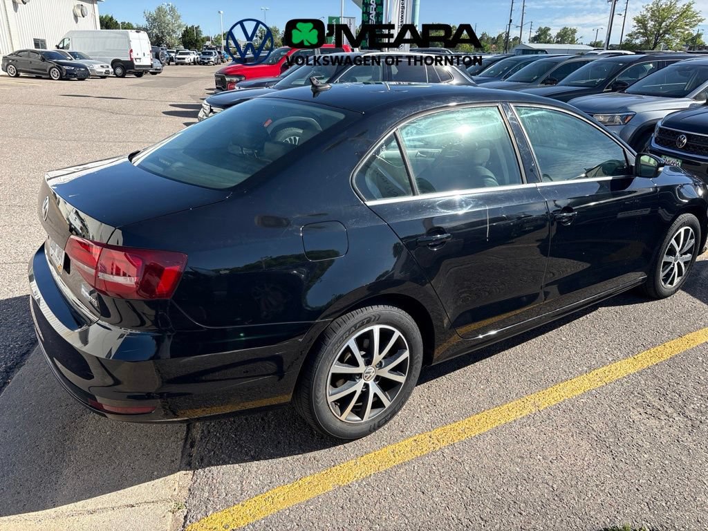 Used 2017 Volkswagen Jetta SE FWD image 2