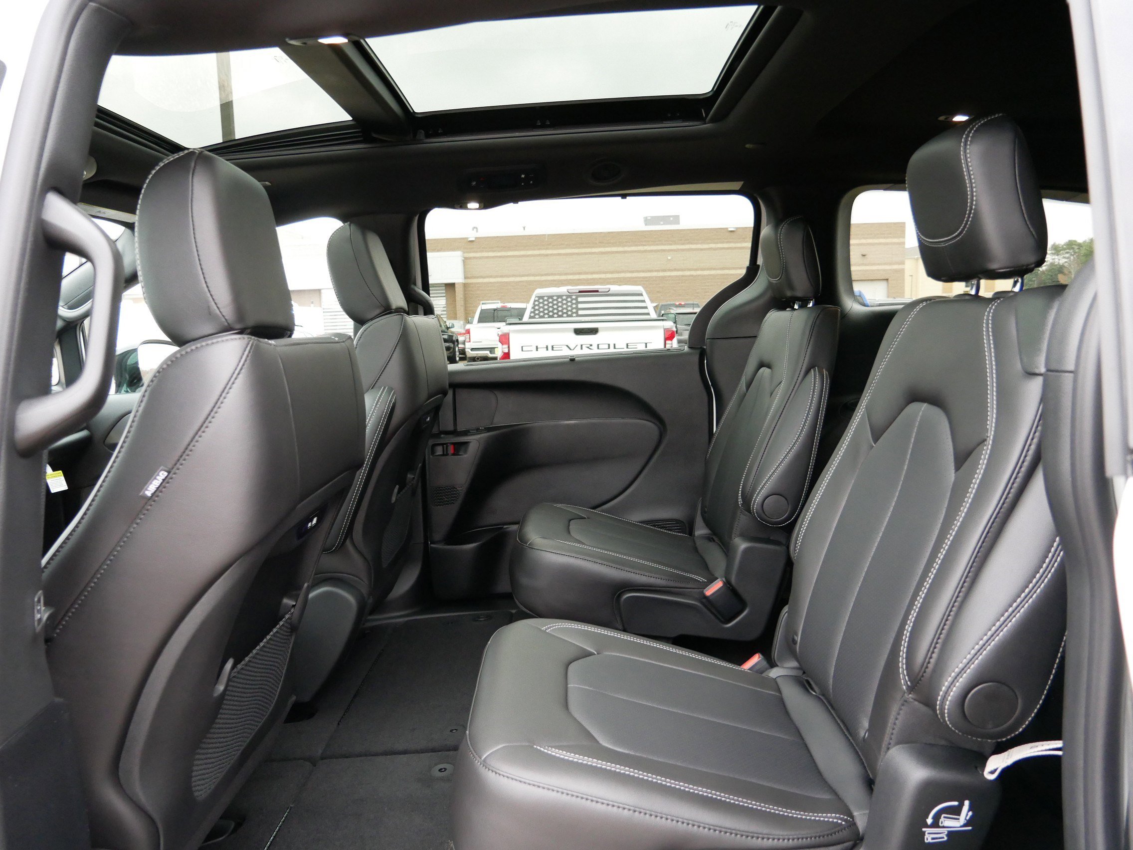 New 2026 Chrysler Pacifica Select w/ S Appearance Package AWD/4WD image 7