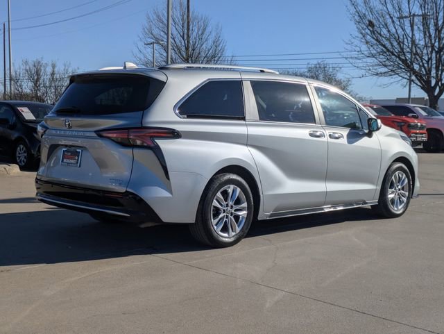 Used 2023 Toyota Sienna Limited image 6