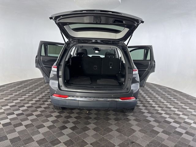 Used 2024 Jeep Grand Cherokee Laredo AWD/4WD image 15